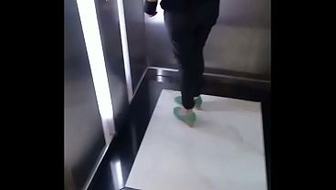 She shows me her natural tits in the elevator.